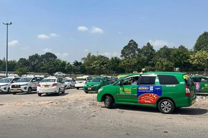 Kiến nghị tiếp tục cho sử dụng bãi đệm taxi Tân Sơn Nhất