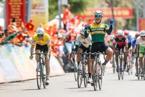 Petr Rikunov thêm áo xanh nhưng Trần Tuấn Kiệt mới ấn tượng