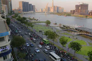 Cần làm cầu bộ hành trên đường Tôn Đức Thắng