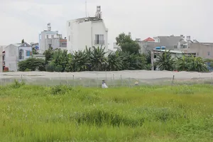 Bàn về việc 'tạm dừng' thực hiện các thủ tục hành chính