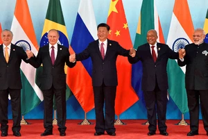 Xu hướng phi USD hóa lan rộng toàn cầu