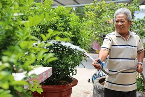 Người dân xã Lý Nhơn, huyện Cần Giờ vui mừng khi có nước sạch