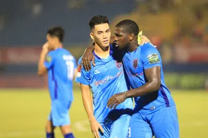 Ứng cử viên vô địch lo trụ hạng