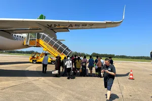 Vé máy bay trầm lắng cao điểm hè