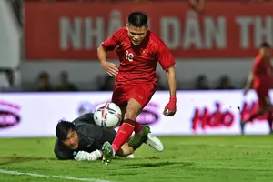 Ông Troussier giải bài toán ghi bàn