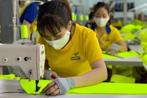 Nhập khẩu giảm sốc và nỗi lo tăng trưởng kinh tế