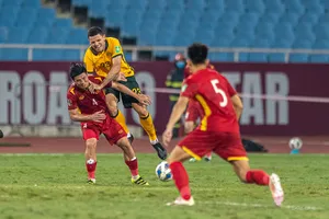 Ông Troussier lo thiếu trước hụt sau