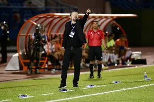 HLV Popov và Thanh Hóa thách thức thầy trò Kiatisak