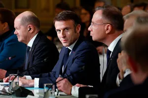 NATO phản ứng sau bình luận của ông Macron về Ukraine