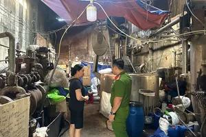 Đau đầu vì cơ sở nhuộm vải xả khói, gây tiếng ồn