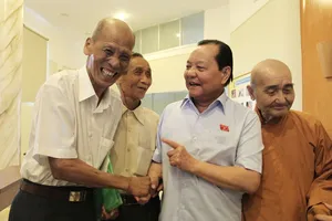 Cử tri TP.HCM: Phải chế tài bộ trưởng trả lời vòng vo, chọc cười