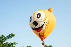 500 người bay cùng khinh khí cầu trong ngày Hữu nghị quốc tế 