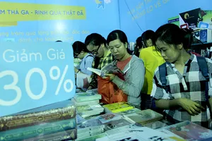 Độc giả chen nhau tham dự Hội sách TP.HCM 2016