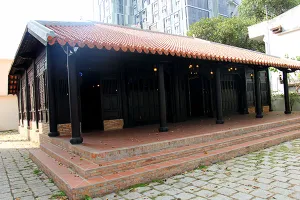 Cận cảnh ngôi nhà cổ hơn 200 tuổi giữa lòng thành phố