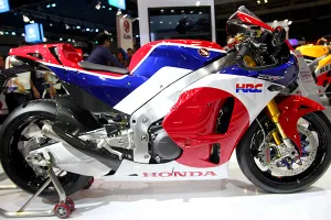 Siêu mô tô giá 5,5 tỉ đồng gây 'bão' tại Vietnam Motorcycle Show