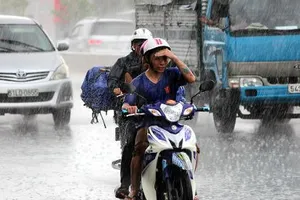 Cơn mưa 'vàng' thứ hai giải nhiệt cho Sài Gòn