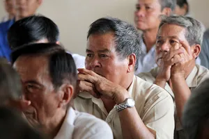 Sức nóng trong cuộc tiếp xúc cử tri của Bí thư Thăng