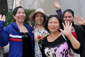 Clip: Người dân đổ về chùa Ngọc Hoàng chờ đón Tổng thống Obama 