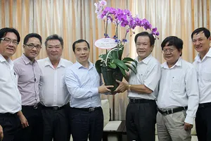 Ngành điện chúc mừng báo Pháp Luật TP.HCM nhân ngày nhà báo