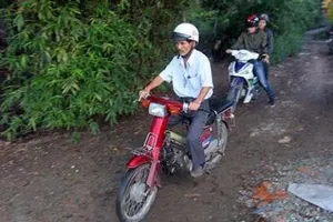 Chùm ảnh: 3 cha con cùng lên đường ứng thí