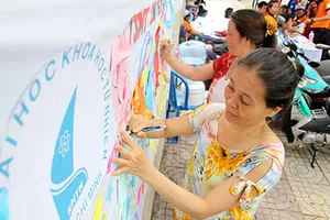 “Mẹ chúc các con đều đậu đại học”