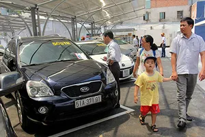 'Chợ trời' ô tô kiểu Mỹ giữa lòng TP.HCM