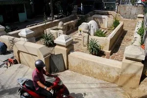 Mộ cổ khang trang của vị tiền hiền sáng lập chợ Thủ Đức