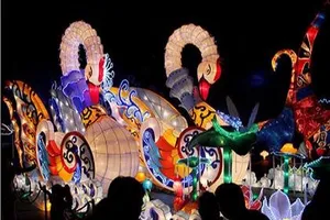 TP.HCM: Gần 20 con vật khổng lồ xuất hiện trong đêm Trung thu