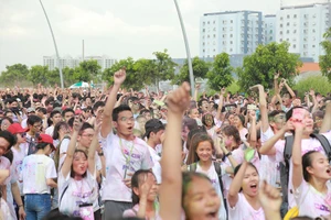 Hơn 1.000 sinh viên Tôn Đức Thắng chạy bộ gây quỹ 