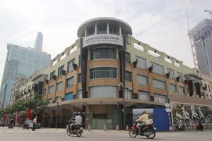 Đang đập Thương xá Tax để xây công trình 40 tầng