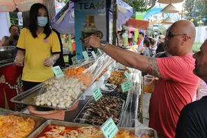 Bọ cạp chiên giòn hút khách ở liên hoan ẩm thực 