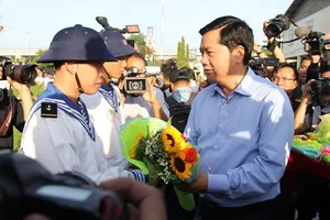 Những hình ảnh xúc động tiễn thanh niên TP.HCM nhập ngũ