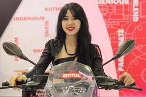 Ngắm dàn người đẹp nóng bỏng ở Motorcycle Show 2017