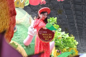 Ngắm bóng hồng xinh đẹp tại lễ hội trái cây Nam Bộ