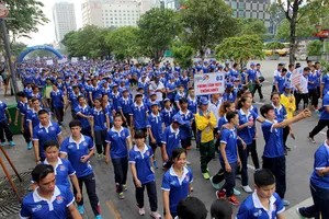 Gần 5.000 người đi bộ ủng hộ Việt Nam dự SEA Games 29 