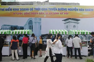 Phố hàng rong đầu tiên ở TP.HCM sau 1 tuần thí điểm