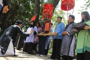 Xúc động xem học sinh làm lễ tế anh hùng Trương Định