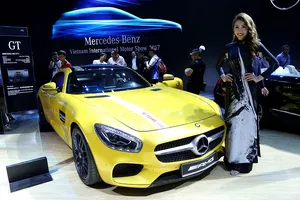 Siêu xe, du thuyền ồ ạt trình làng tại VIMS 2017