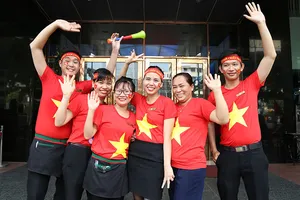 TP.HCM ngập tràn sắc đỏ, cổ vũ U-23 Việt Nam