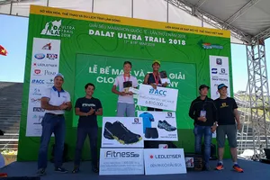 VĐV Trần Duy Quang về nhất giải Siêu Marathon quốc tế 