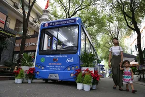 Cận cảnh loại hình xe buýt sách đầu tiên ở TP.HCM