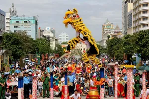 108 con lân đồng diễn xác lập kỷ lục Guinness Việt Nam
