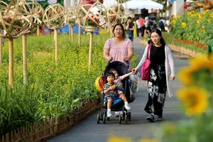 Người Sài Gòn nô nức đến hội hoa xuân Phú Mỹ Hưng