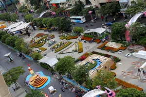 Cận cảnh đường hoa Nguyễn Huệ 2019 trước ngày khai mạc