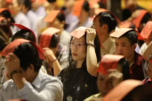 Người Sài Gòn đổ xô đi chùa cúng sao giải hạn đầu năm