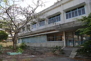 Cảnh xuống cấp bên trong trường học 40 năm tuổi bị bỏ hoang 