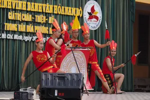 Hào hứng xem cải lương Trọng Thủy - Mỵ Châu sau giờ học sử