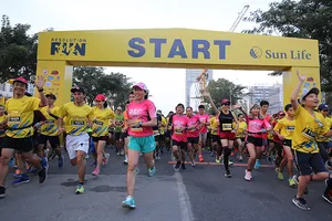 Hoa hậu H’Hen Niê cùng hàng ngàn người chạy bộ vì sức khỏe