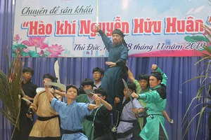 Hào hứng xem diễn Thủ Khoa Huân tại ngôi trường mang tên ông