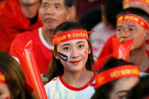 Những bóng hồng tiếp lửa cho U-22 Việt Nam trong đêm bán kết